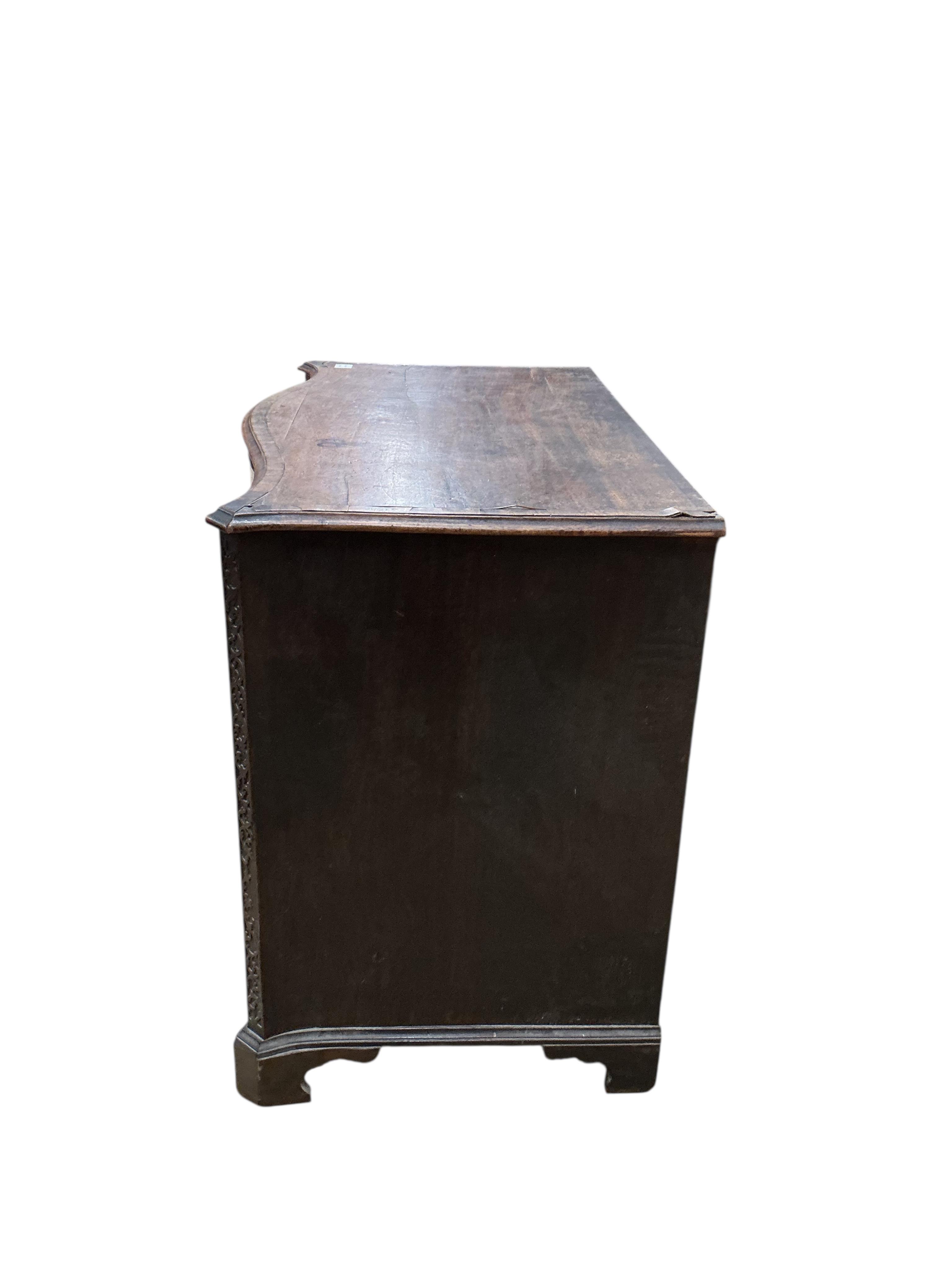 A George III mahogany serpentine chest of four drawers, width 105cm, depth 59cm, height 82cm